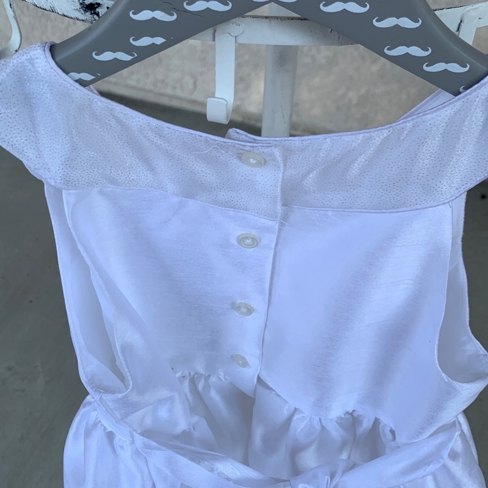 Cherokee White Sleeveless Shiny Formal Dress. - Picture 4 of 8